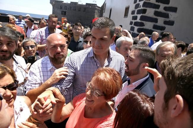 Delia Padrón Acto de los candidatos del PSOE al congreso y senado con la participación del candidato a la presidencia del gobierno Pedro Sánchez. , puerto de la cruz