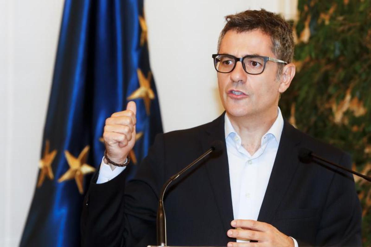 El ministro prometió buen trato para Aragón en su visita de ayer al Pignatelli. | EFE