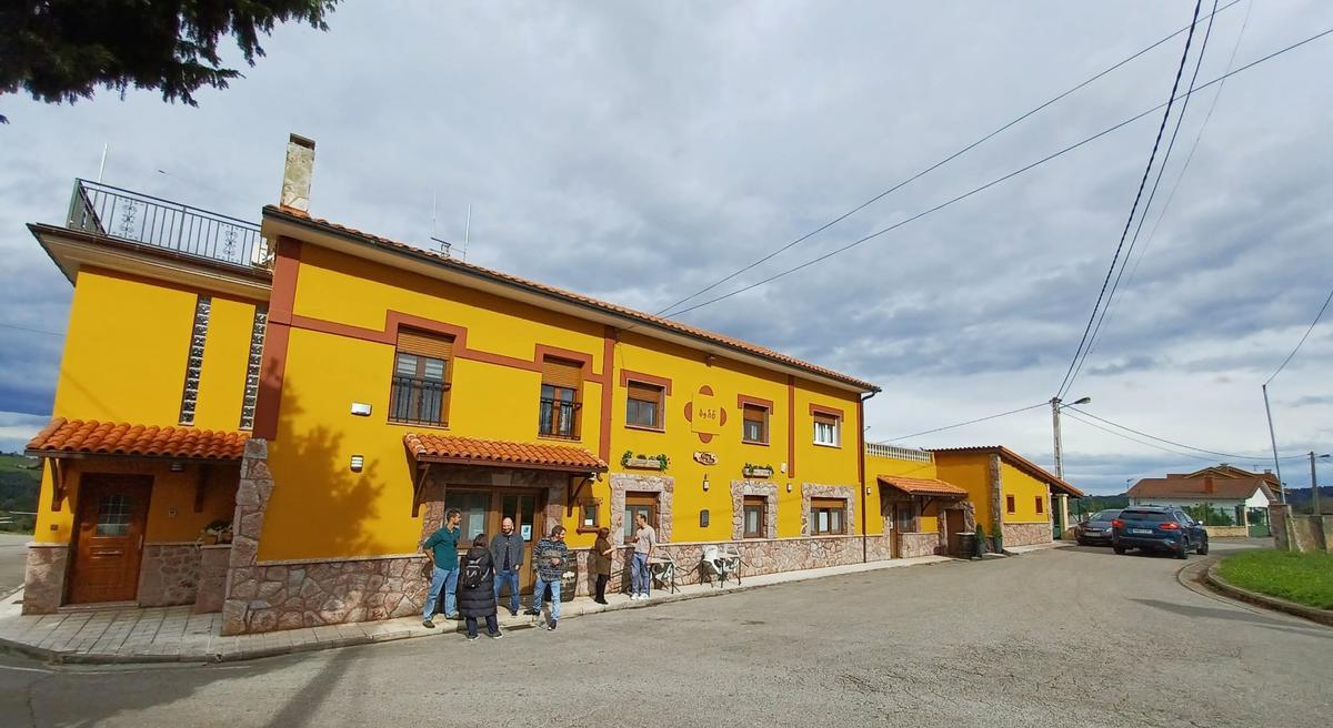 Exterior de Casa Luis, en Ferroñes.