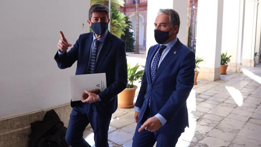 El vicepresidente de la Junta de Andalucía, Juan Marín, y el consejero de la Presidencia, Administración Pública e Interior, Elías Bendodo, en el Palacio de San Telmo.