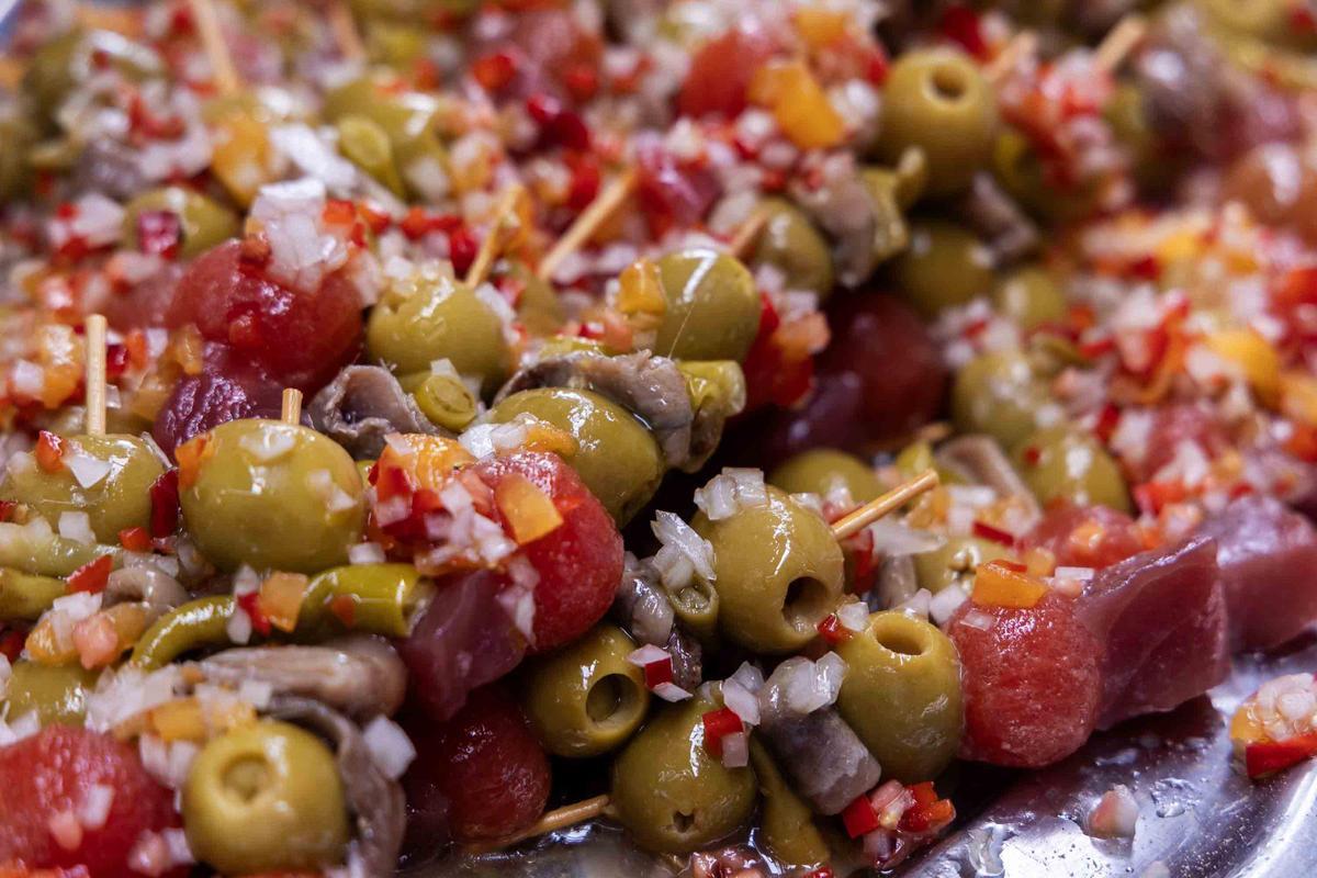 Ca’Vins amb Brases de la Nucía cierra la semana de Menjars de la Terra en las Marinas con un arroz meloso de pato, nísperos de Callosa y piñones como gran protagonista