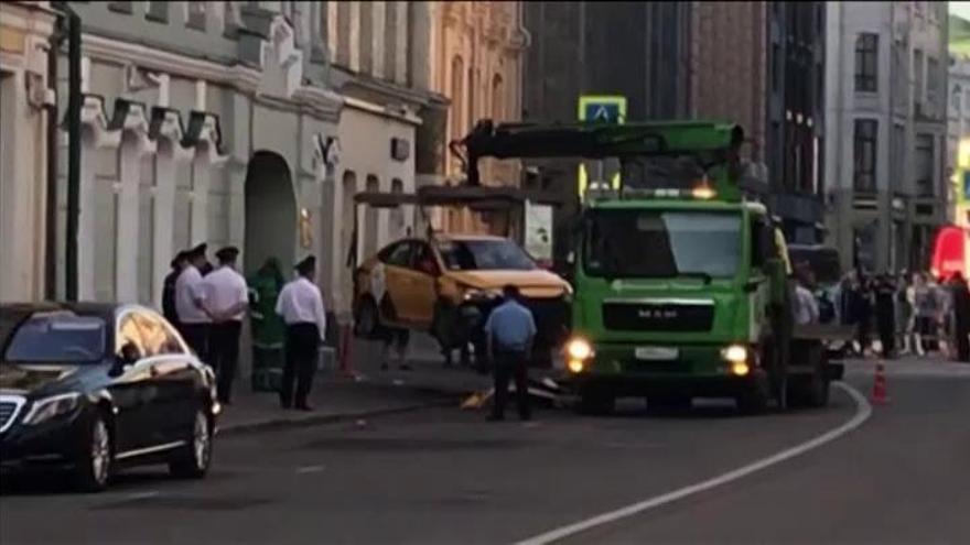 Un taxi atropella a un grupo de personas en el centro de Moscú y causa ocho heridos