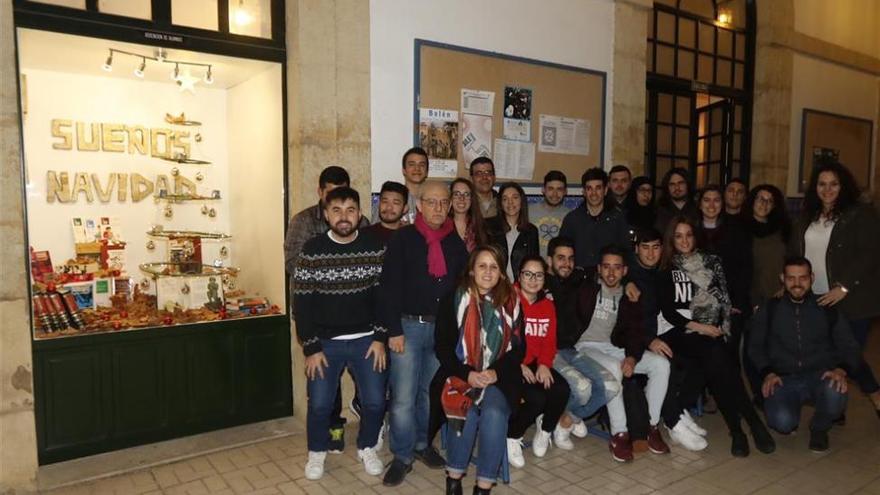 Comercio y diseño se unen en una actividad en el instituto Góngora