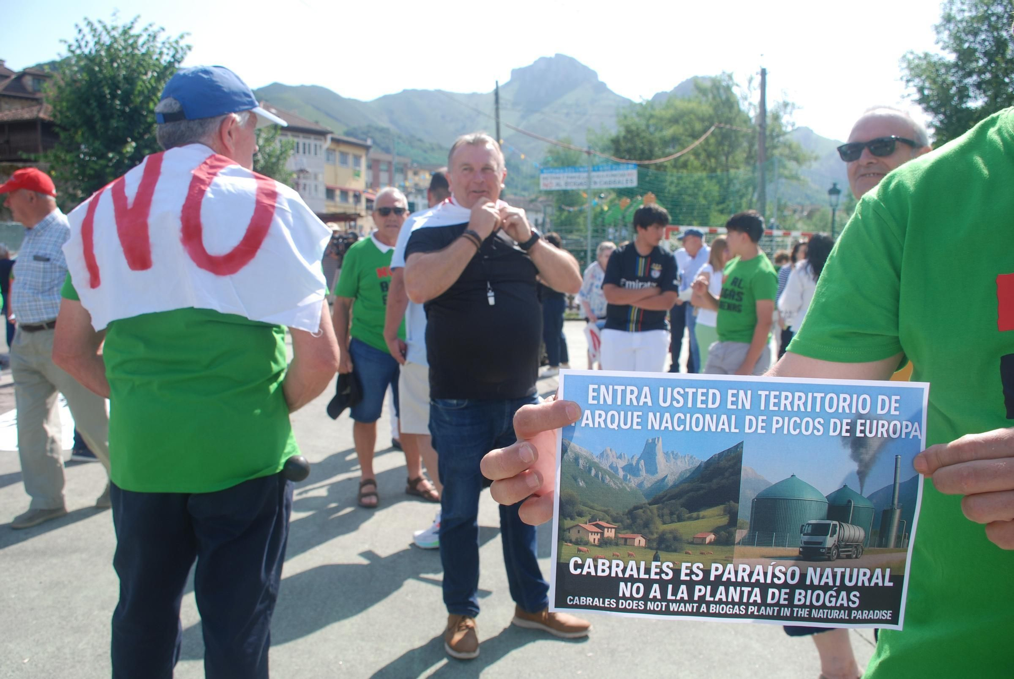 Manifestación contra la planta de biogás en Arenas de Cabrales