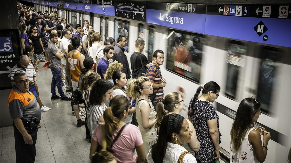 Estación de metro de La Sagrera, una de las más concurridas de toda la red. 