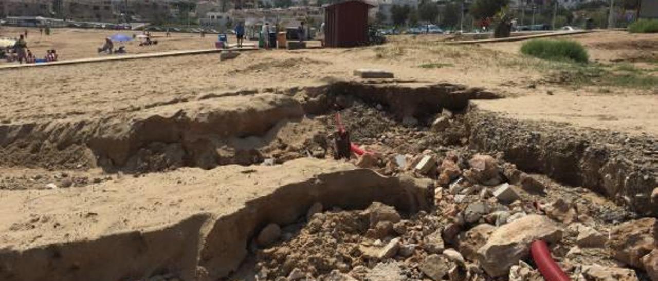 Estado que presentan en la actualidad algunas zonas del sur de la playa de La Mata.