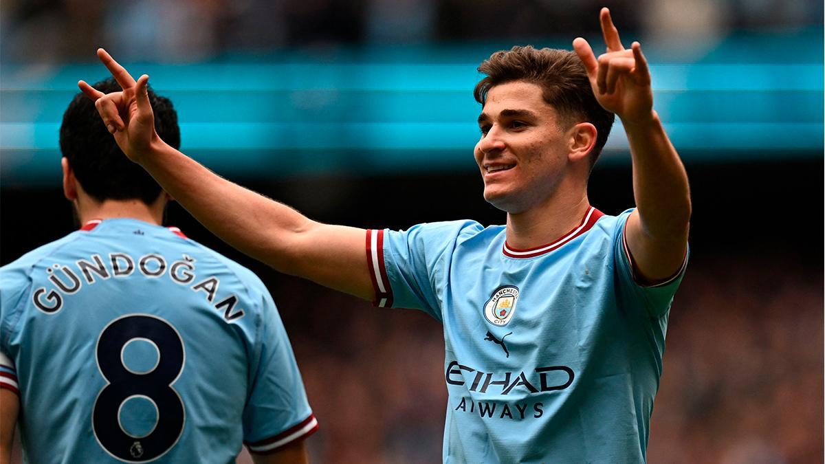 Julián Álvarez celebra su gol al Liverpool