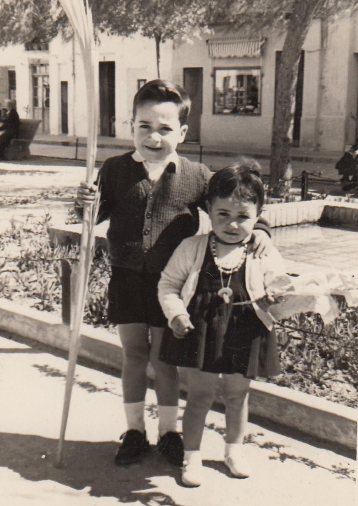 Amparo i Pasqual Molina. Diumenge de Rams. Any 1956.