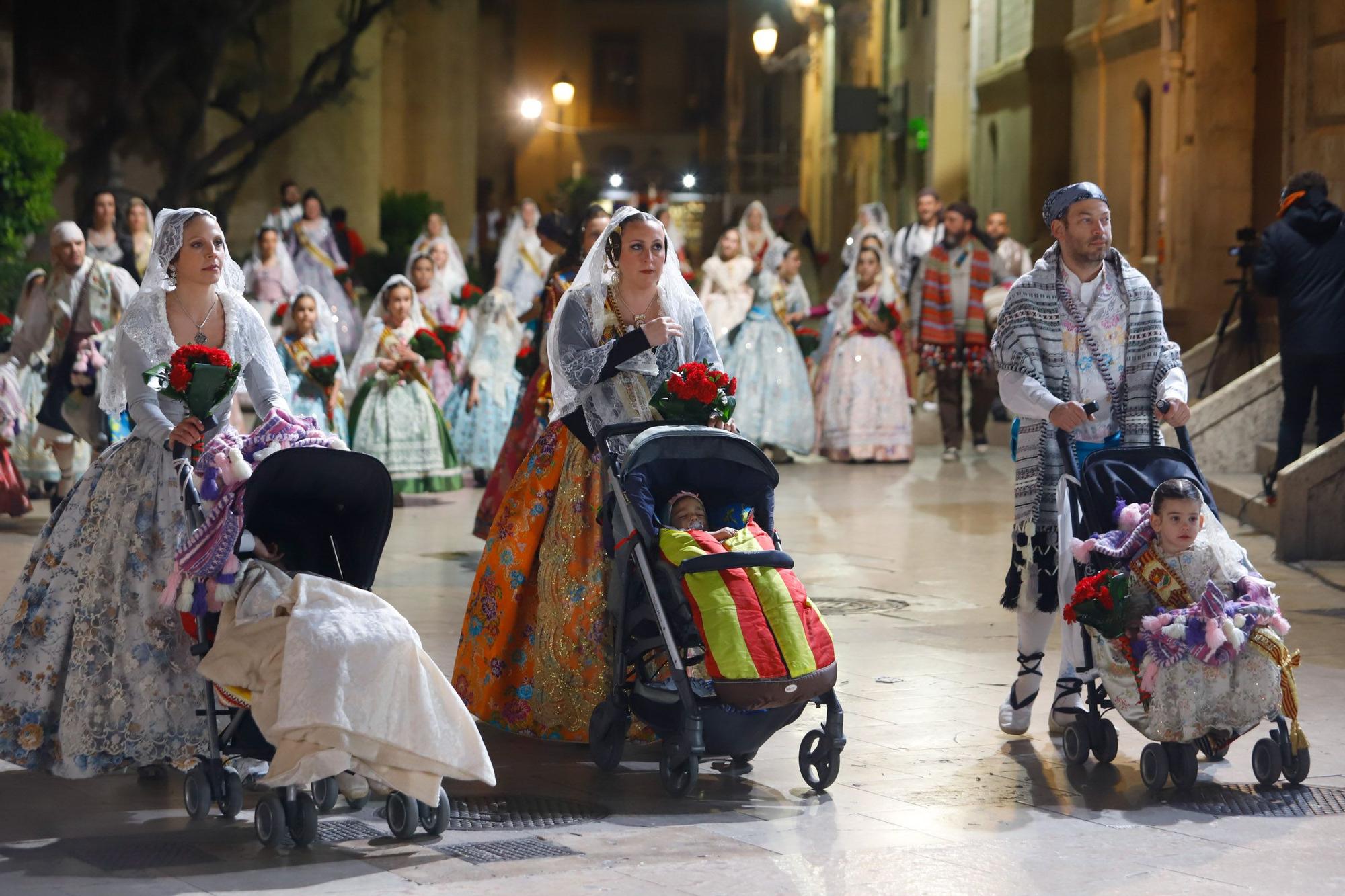 Búscate en el segundo día de la Ofrenda en la calle San Vicente entre las 24 y la 1 horas