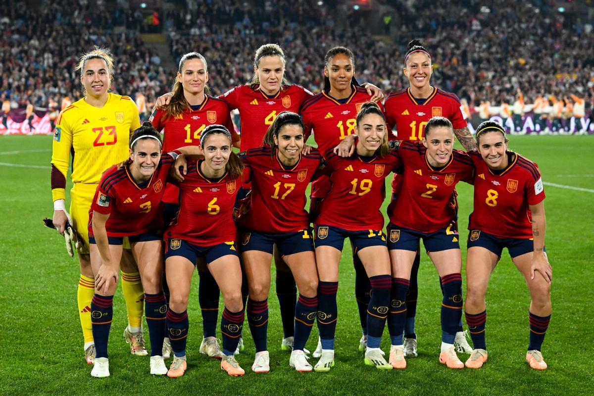 Sydney (Australia), 20/08/2023.- Spain players pose for a team photo during the FIFA Women's World Cup 2023 Final soccer match between Spain and England at Stadium Australia in Sydney, Australia, 20 August 2023. (Mundial de Fútbol, España) EFE/EPA/DEAN LEWINS AUSTRALIA AND NEW ZEALAND OUT