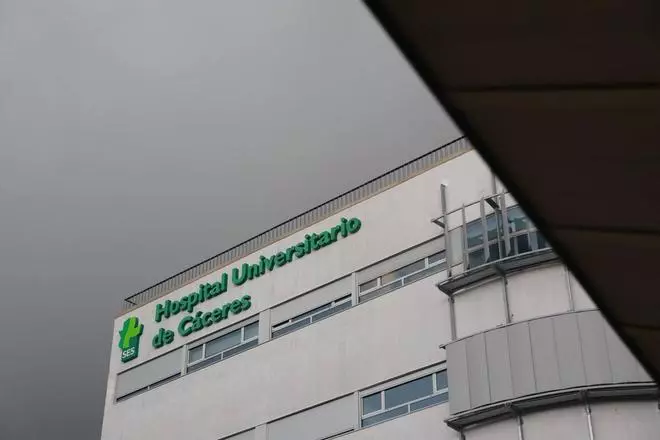 El Universitario de Cáceres reanuda su actividad quirúrgica tras suspender 40 operaciones por una fuga de agua