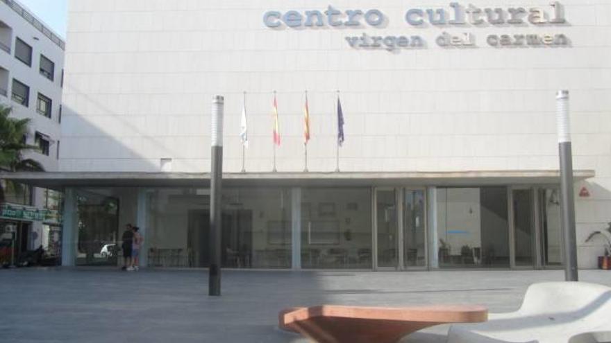 Torrevieja clausura el Centro Cultural por falta de licencia de apertura