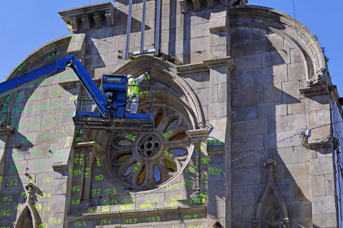 Numeración de los sillares de la fachada de la iglesia del asilo antes de su desmontaje