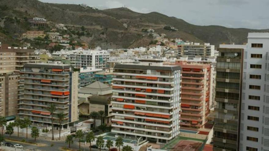 Imagen de varios boques de apartamentos turísticos en Cullera.