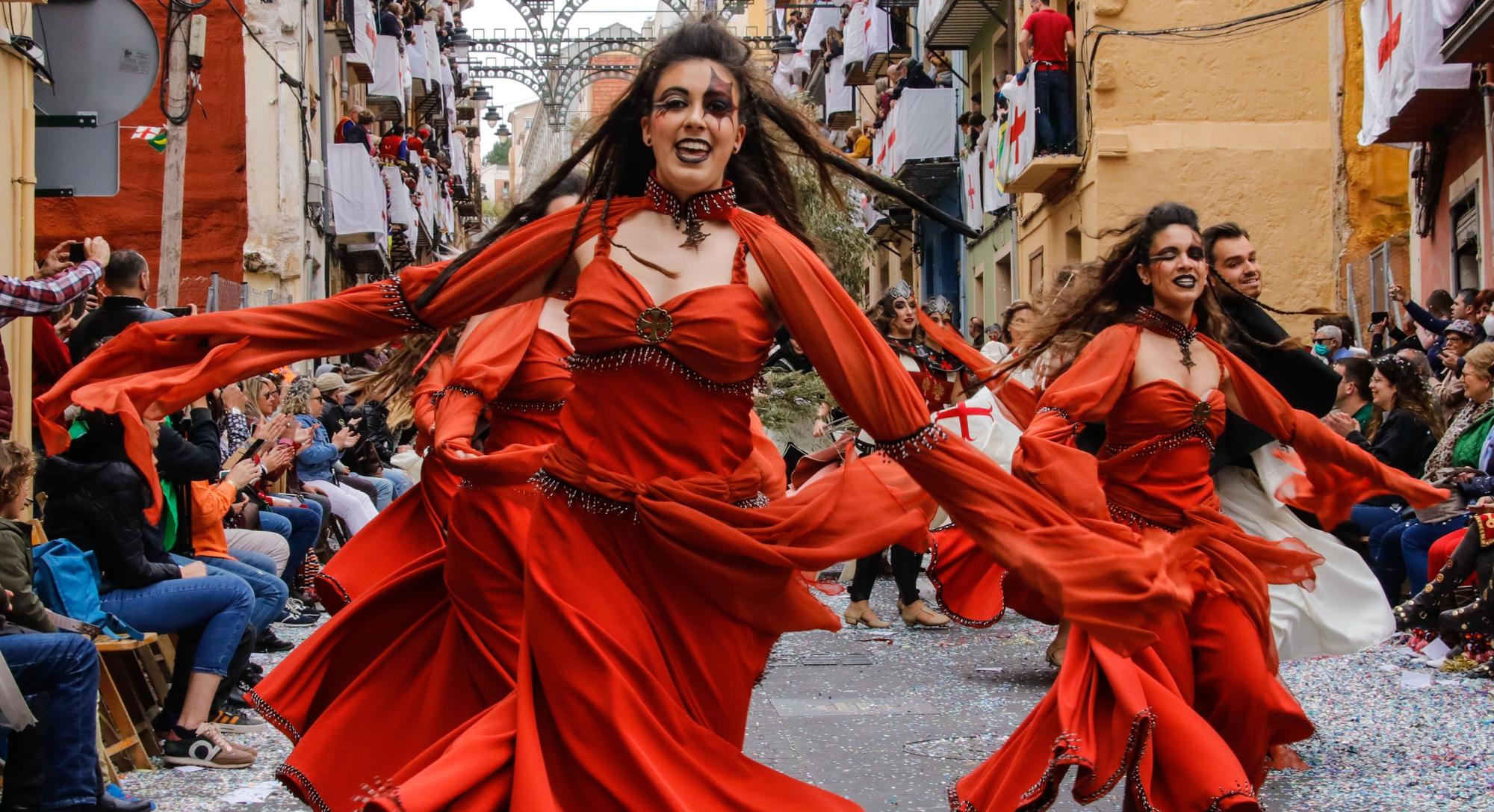 Espectaculares boatos y carrozas en las Fiestas de Alcoy