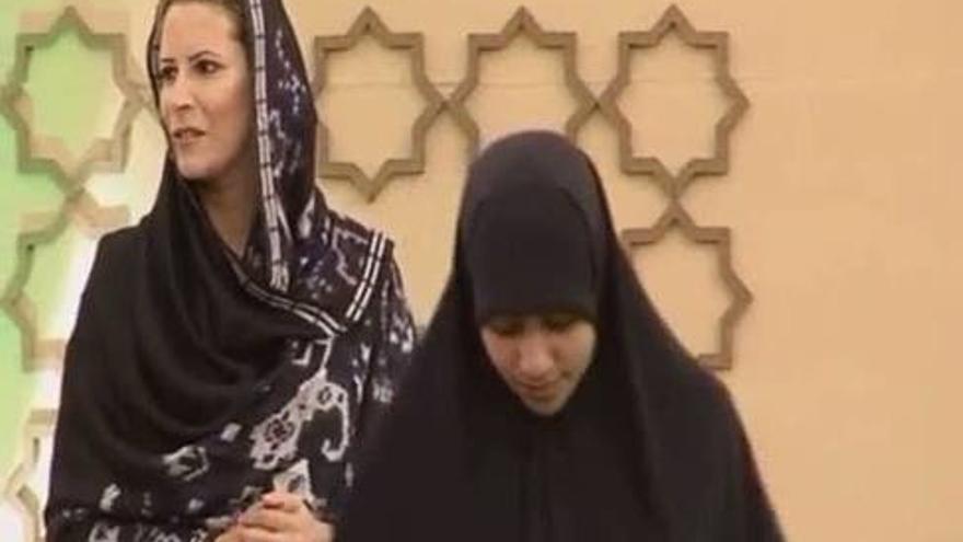 La hija de Gadafi niega en la televisión estatal su huida a Malta