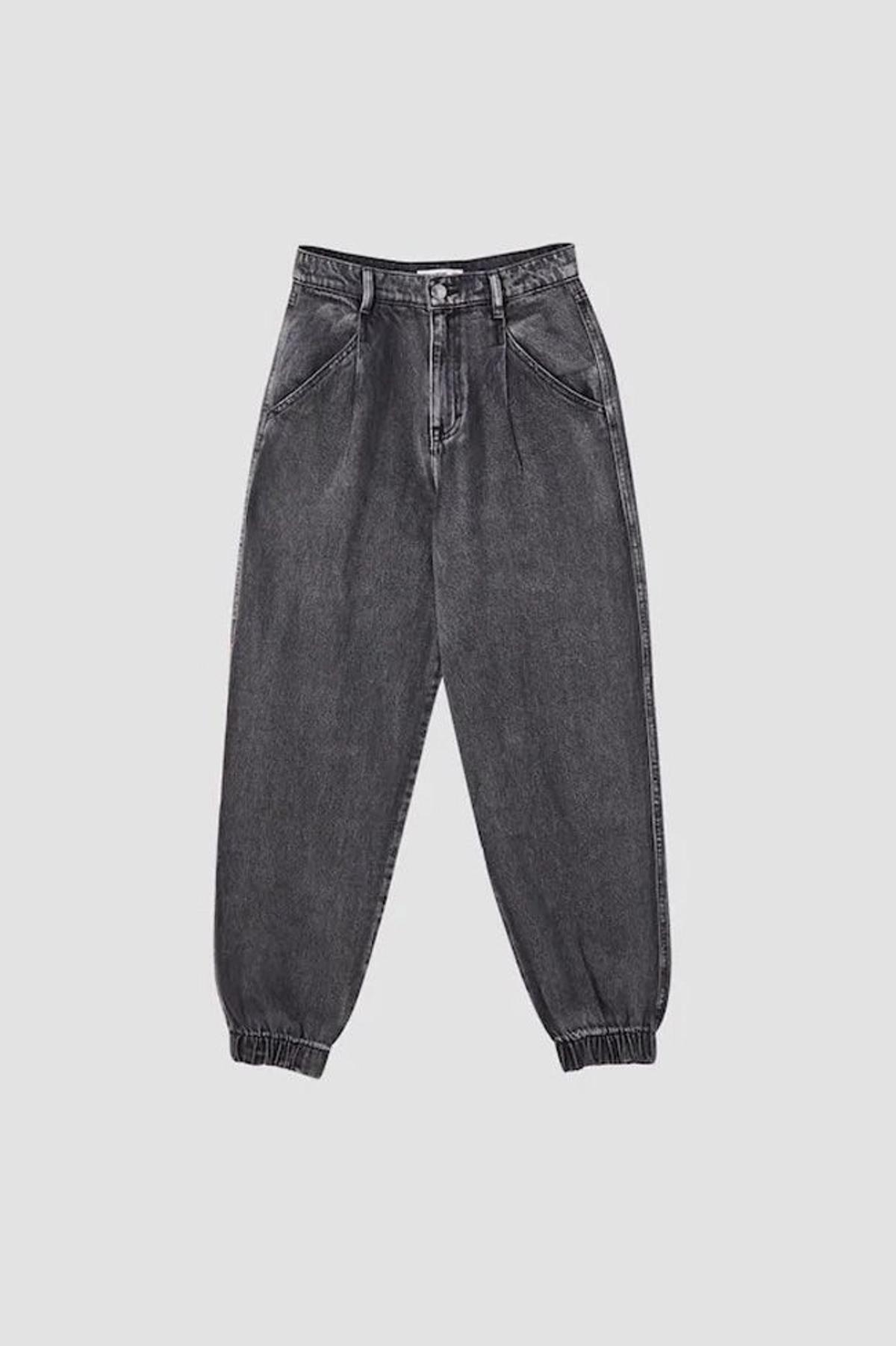 Jean 'slouchy' con goma en el bajo, de Pull&Bear