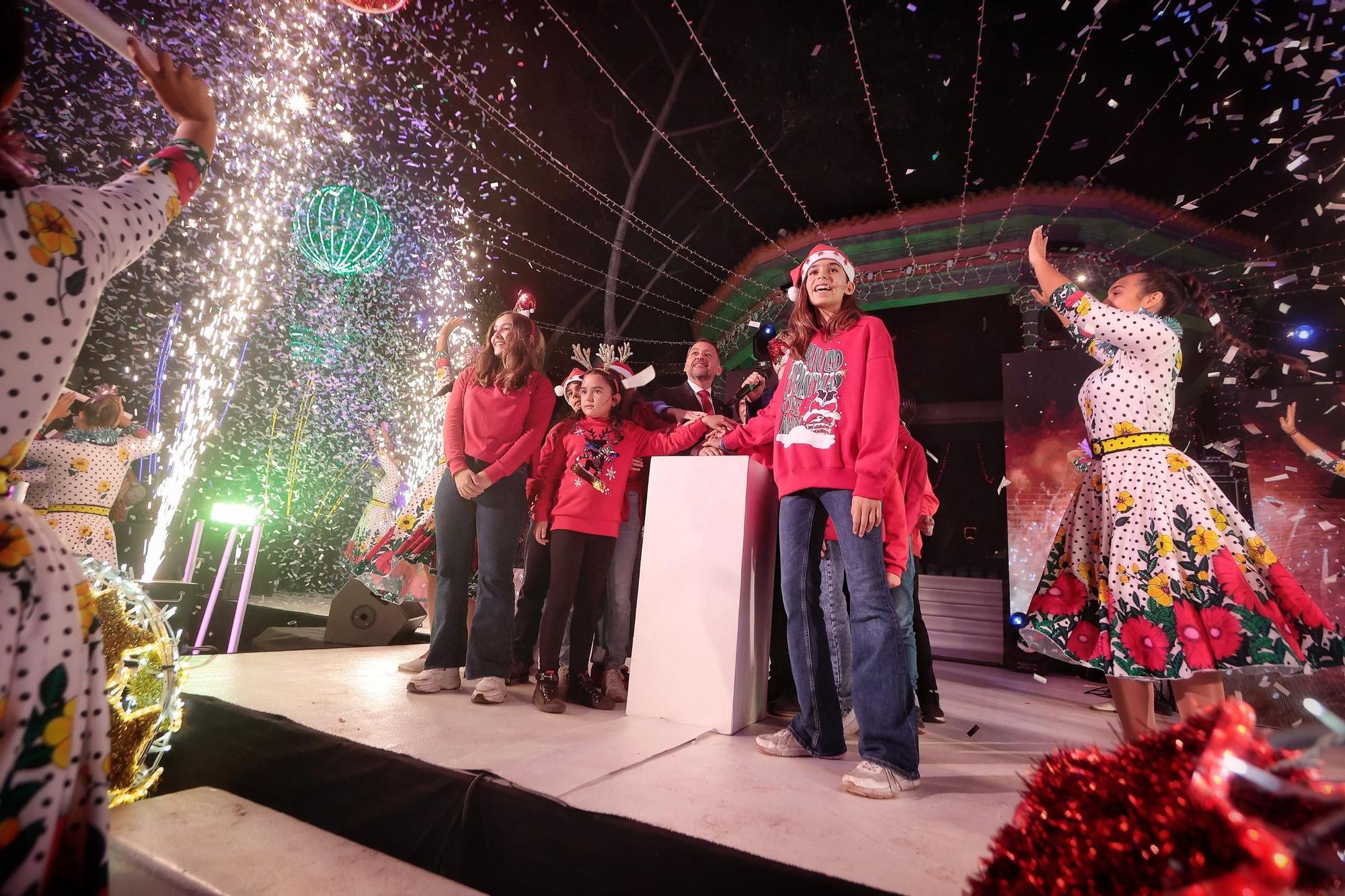 Encendido de las luces navideñas de Santa Cruz.