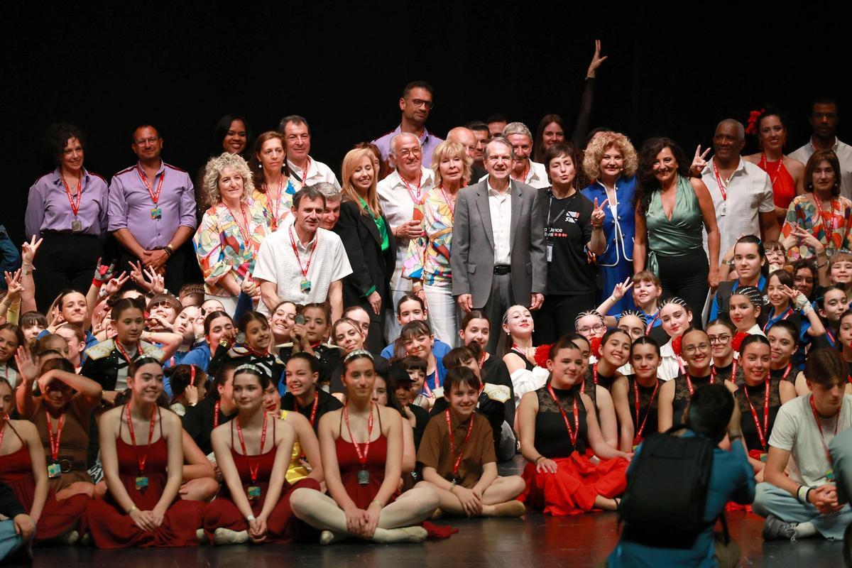 Foto de familia en el Vigo Dace Festival junto a Abel Caballero