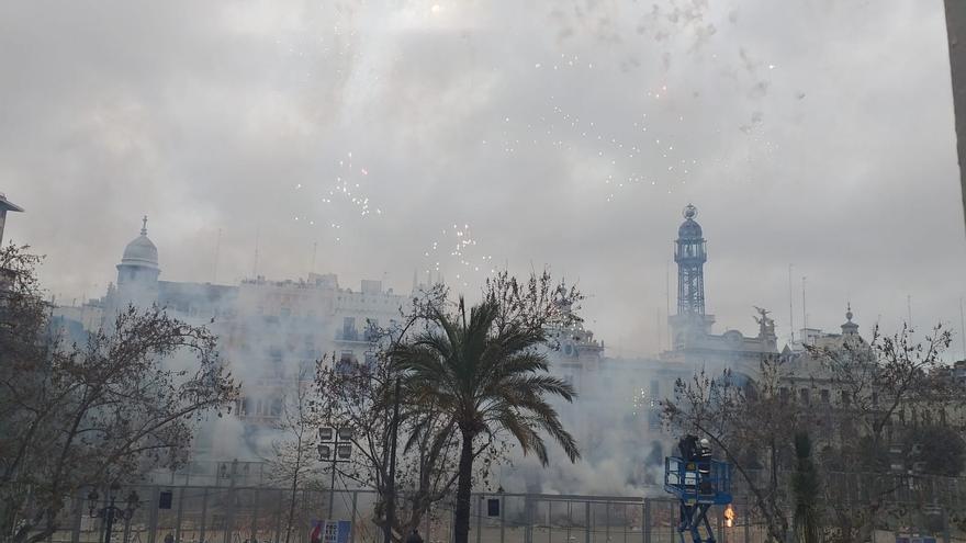 La pirotècnia de Turís sacseja la plaça amb el terratrémol final