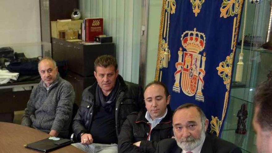 Algunos participantes en el encuentro con el gerente de RV Edipress.