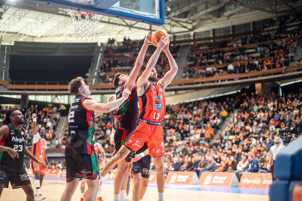 El Leyma arrolla al Cantabria (102 - 67)