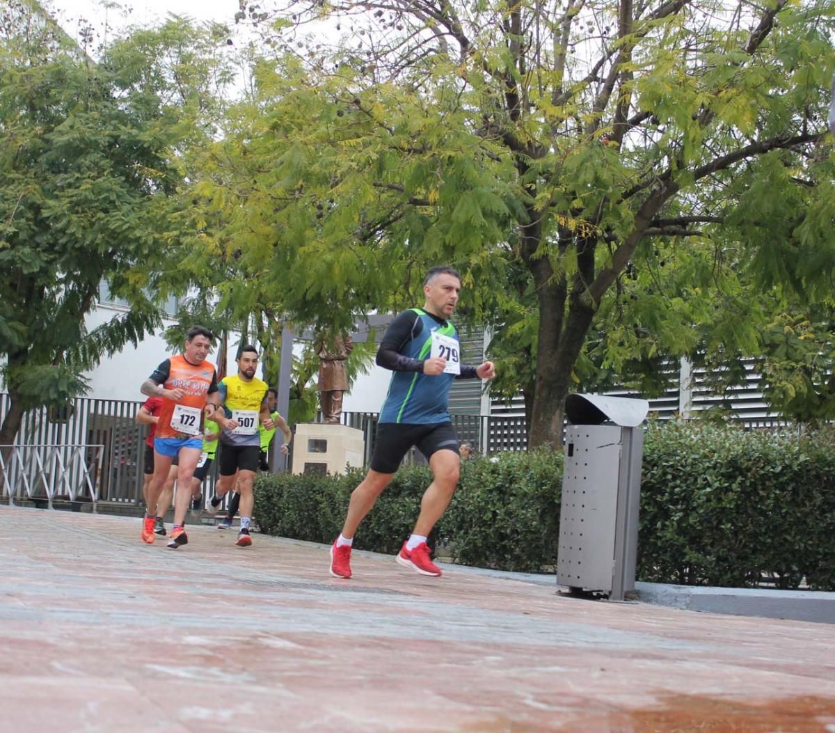 Javier Arcas y Fátima Ouhaddou vencen en la Media Maratón de Lucena