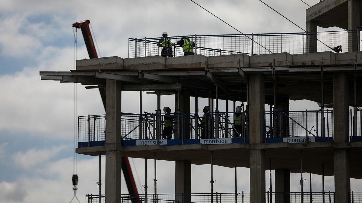 La vivienda rompe la barrera de esfuerzo máximo mientras el Banco de España plantea límites a las hipotecas