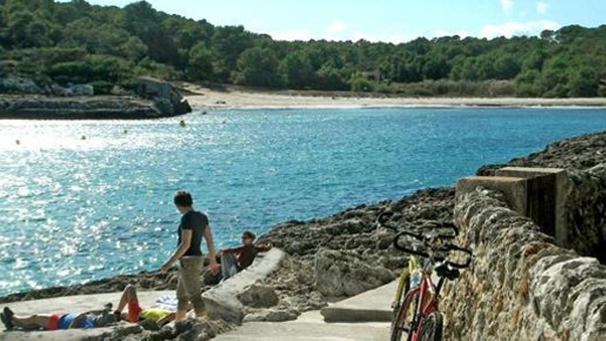 Jetzt in der Nebensaison wird es ruhig in den Buchten des Naturparks Mondragó. Während der Sommermonate wird das Idyll längst von Touristenmassen getrübt.