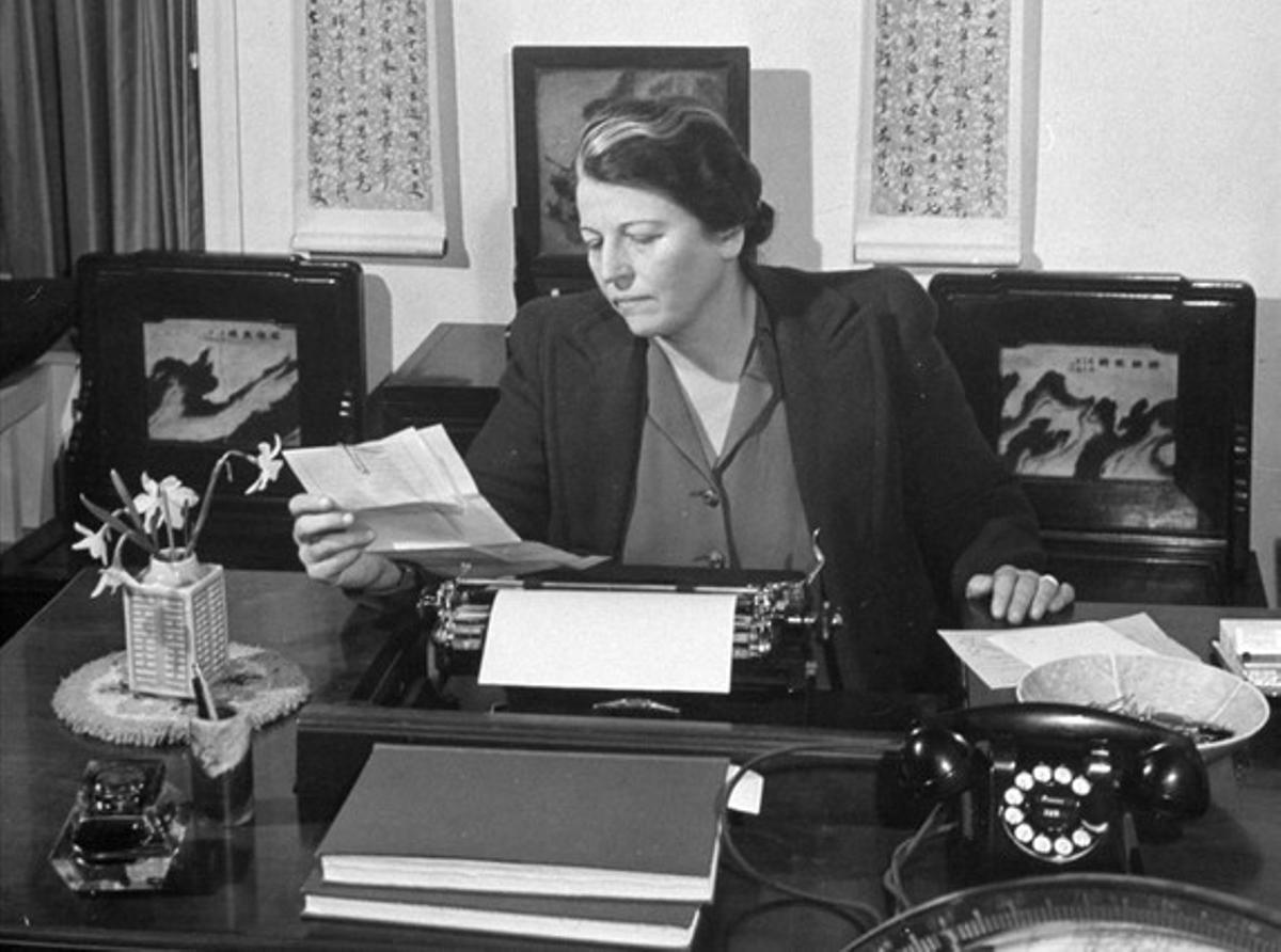 Pearl S. Buck, en su despacho, en 1943.