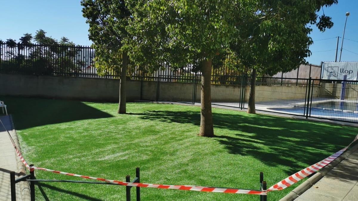 El recinto de baño contará con zonas ajardinadas para tomar el sol.