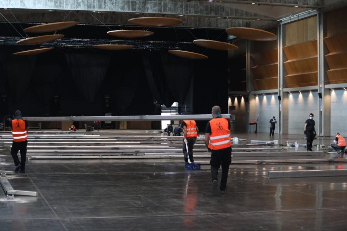 Montaje del hospital de campaña en la Multiusos