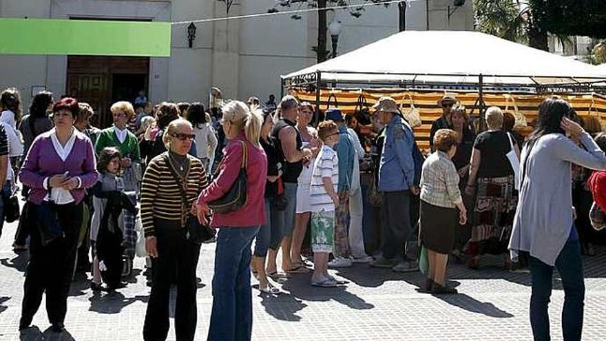 Imagen de la feria Outlet de Almoradí, en abril pasado