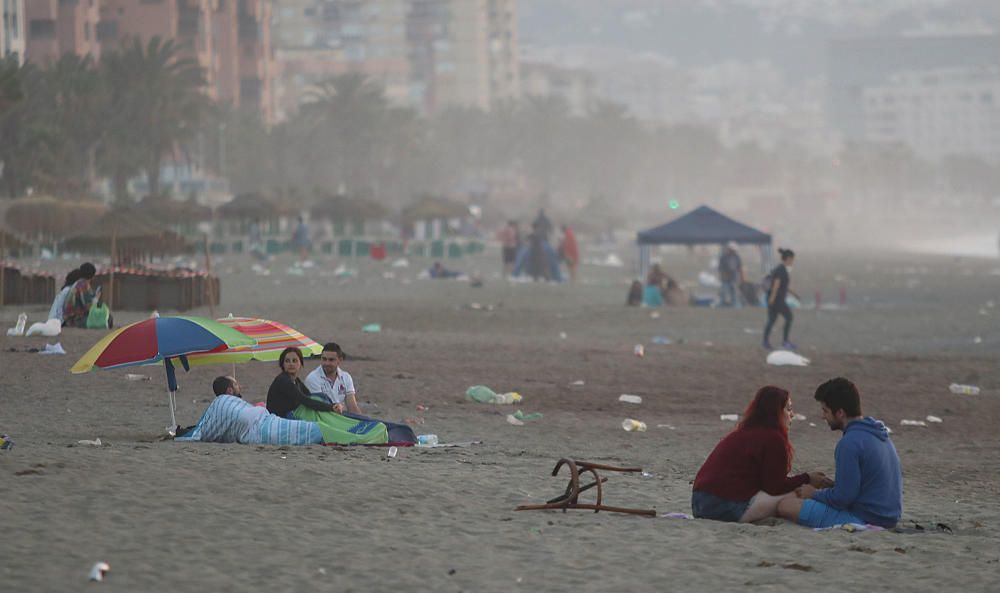 Así amanecen las playas malagueñas después de la noche de San Juan