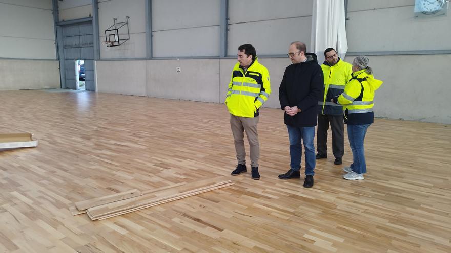 El polideportivo de Lugo de Llanera estrenará pavimento a principios de febrero