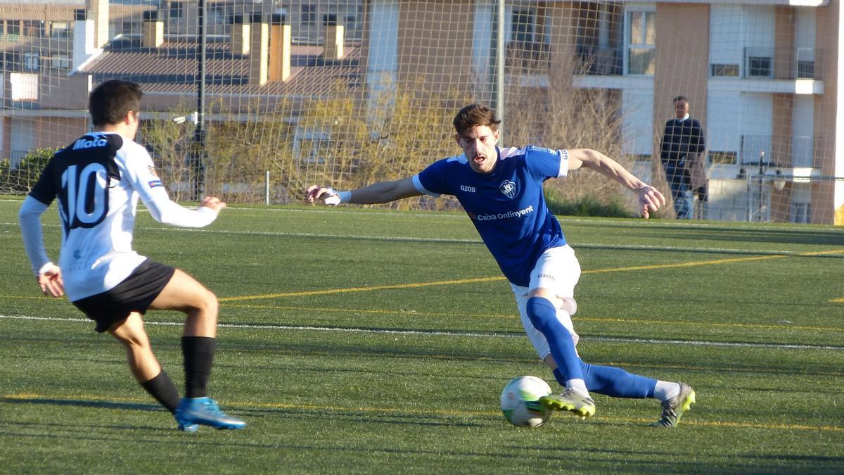 Un lance del derbi entre el Ontinyent 1931 y el Deportivo en la Puríssima.