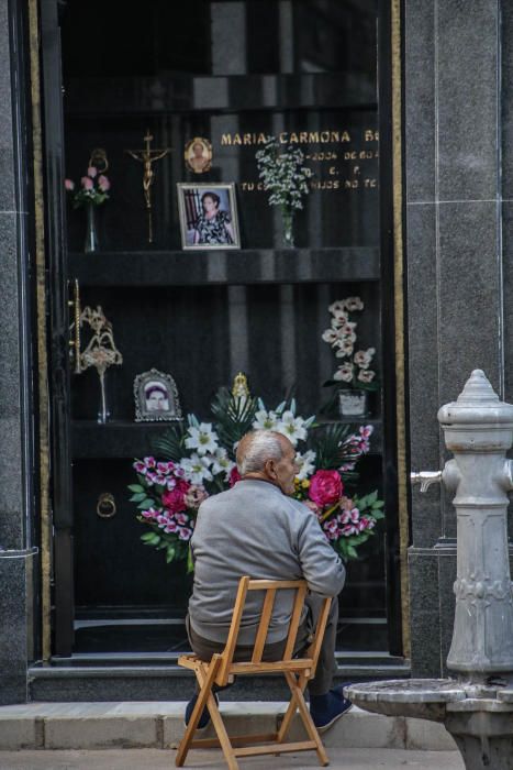 Un amplio número de vecinos se sumó a la celebración de los 200 años del cementerio de Cox.