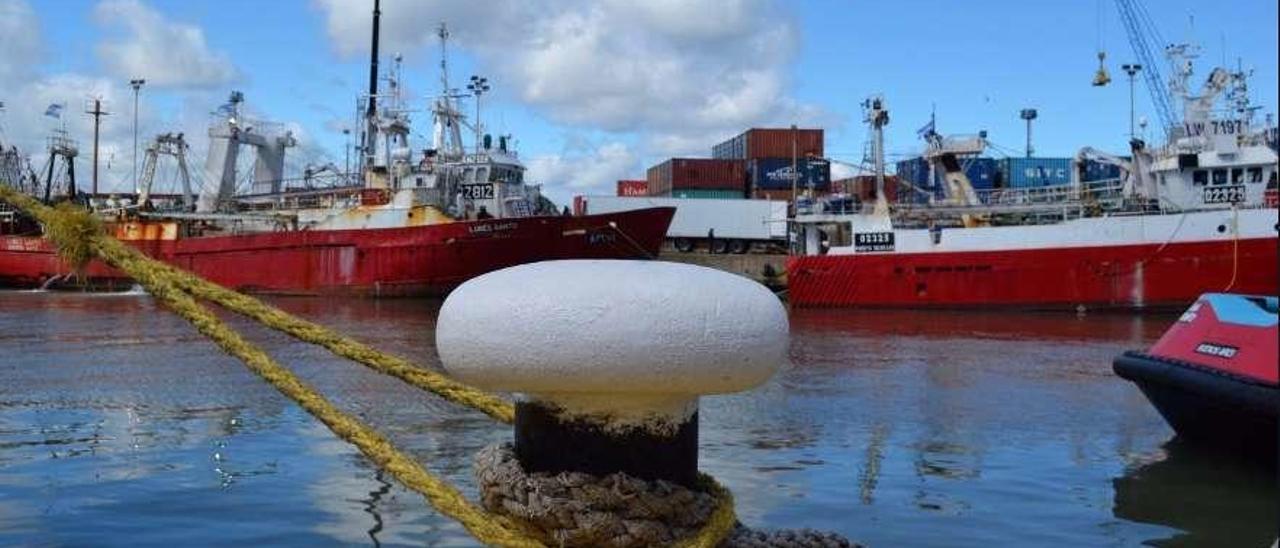 Arrastreros de Iberconsa Argentina, amarrados en el puerto de Bahía Blanca (Buenos Aires). // FdV