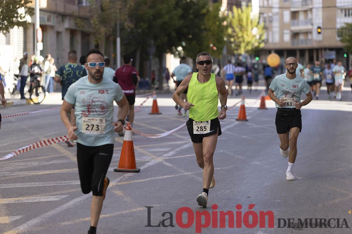 Carrera '10K Assota por ti' en Caravaca (salida y giro primera vuelta)