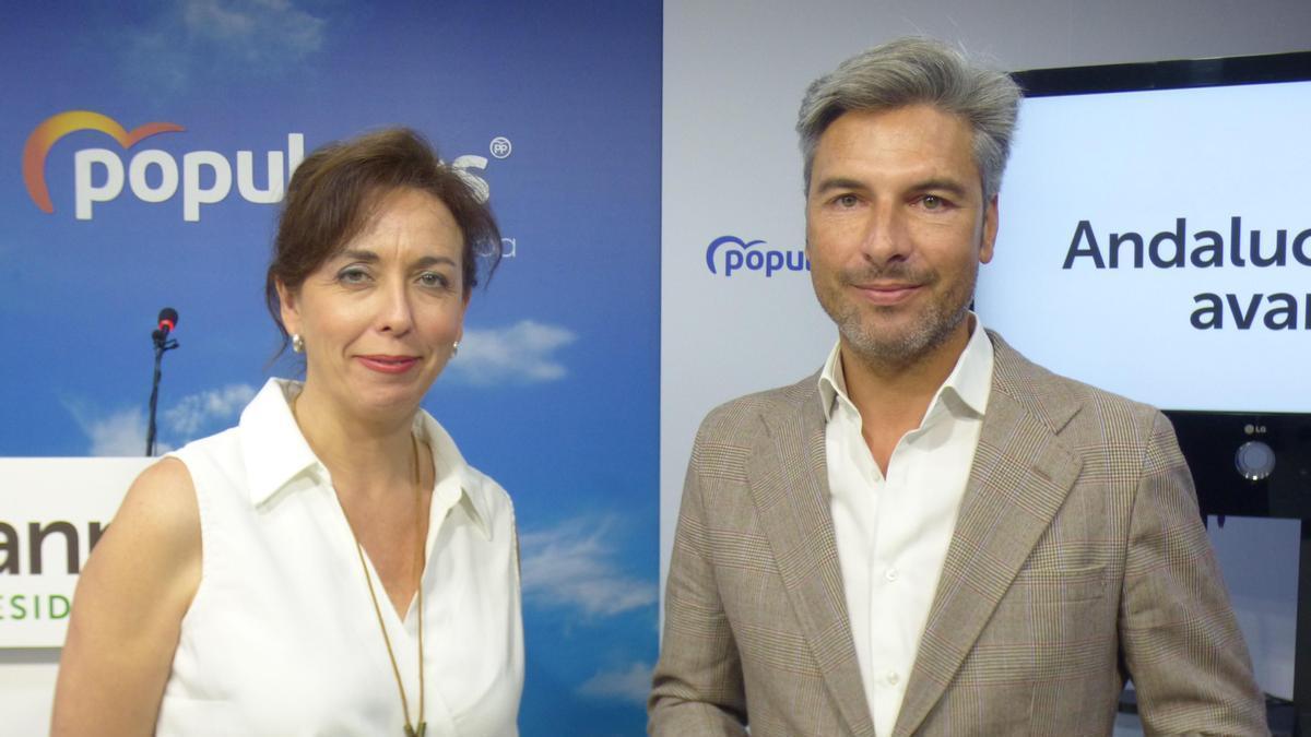 María Luisa Ceballos y Andrés Lorite, en la sede del PP de Córdoba.