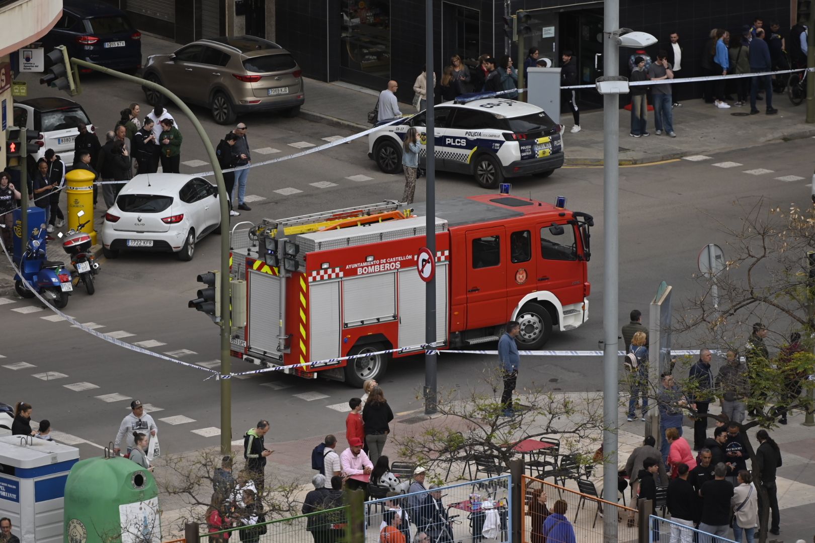 Las imágenes del incendio en un edificio de Castelló