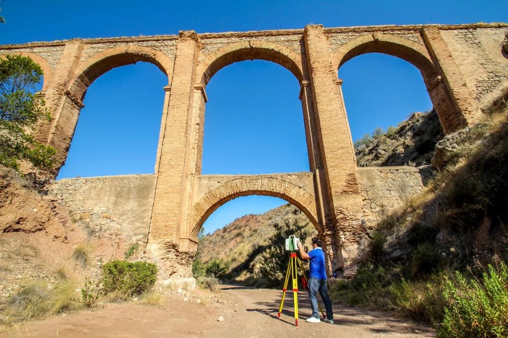 La UA revisa el estado de los acueductos de Aspe