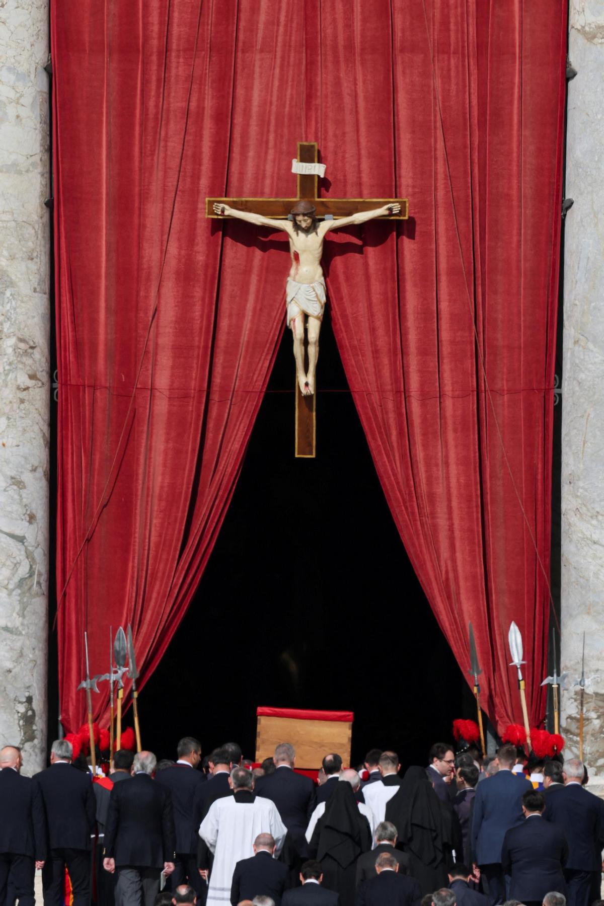 Traslado del féretro del papa Francisco a la basílica de San Pedro