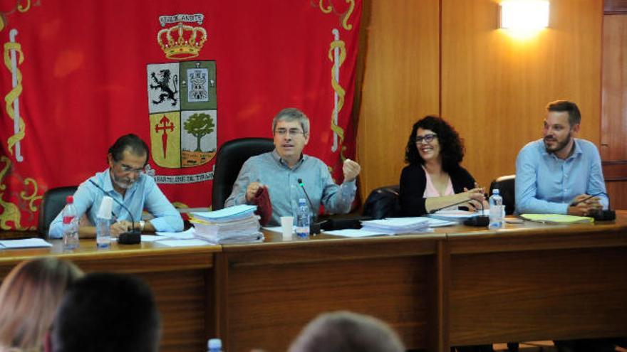 El alcalde Marco Aurelio Pérez preside el pleno del San Bartolomé de Tirajana.