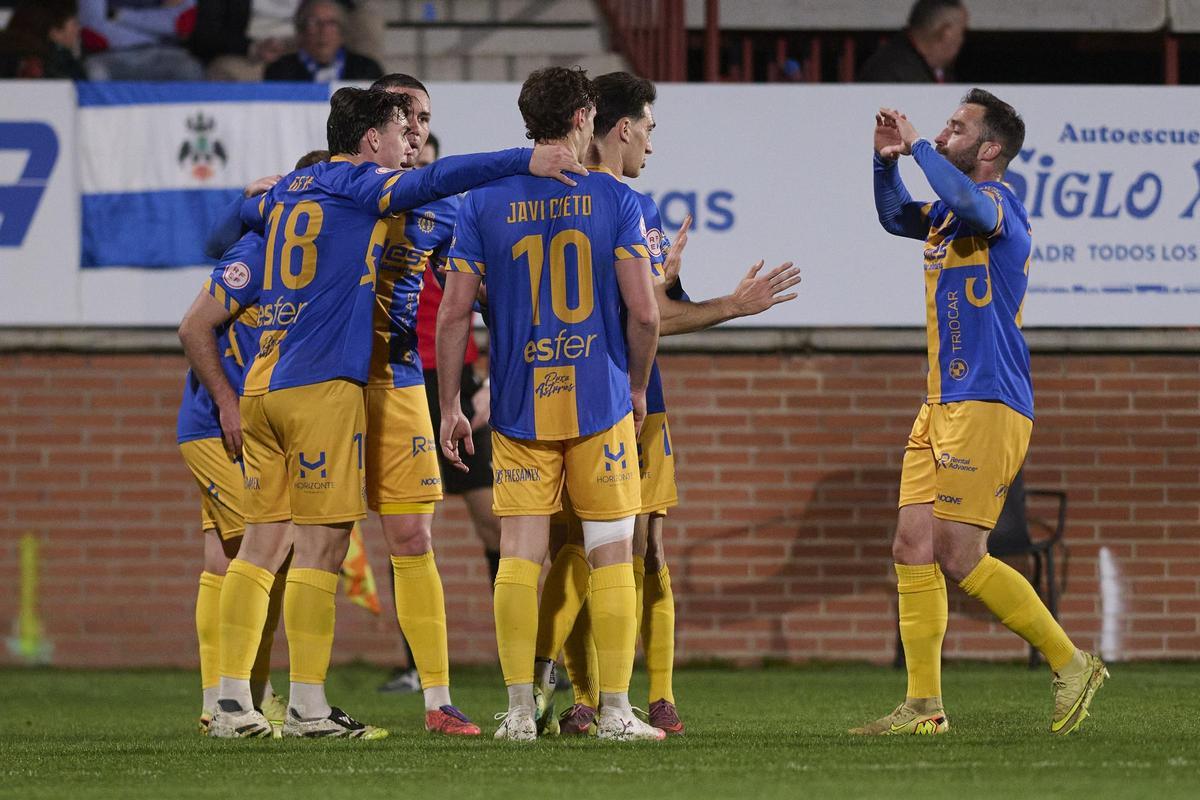 Partido entre el Talavera y el Avilés, en imágenes