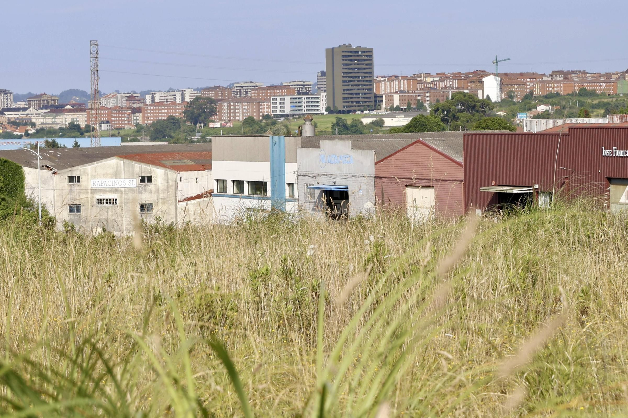 De barrios a parroquias: Tremañes, una lucha constante contra la contaminación (en imágenes)