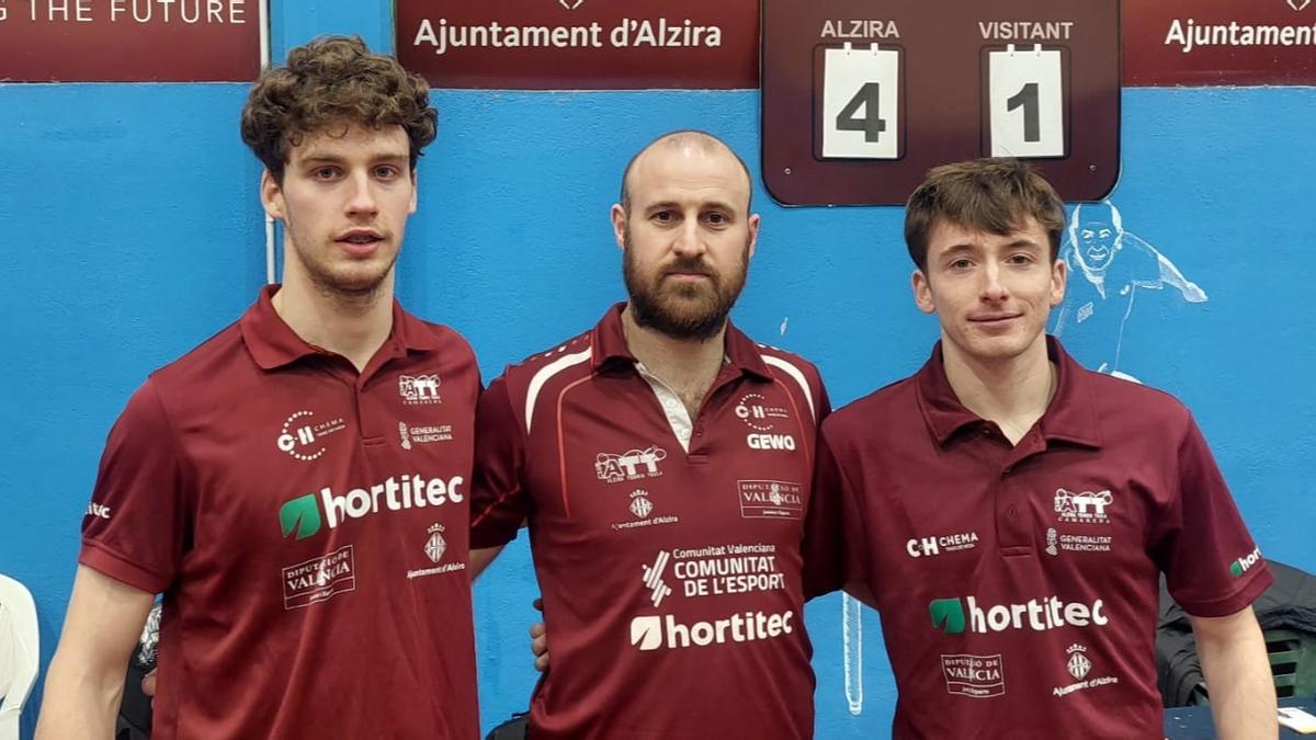 Los jugadores del Hortitec Alzira TT que se impusieron al Olot.
