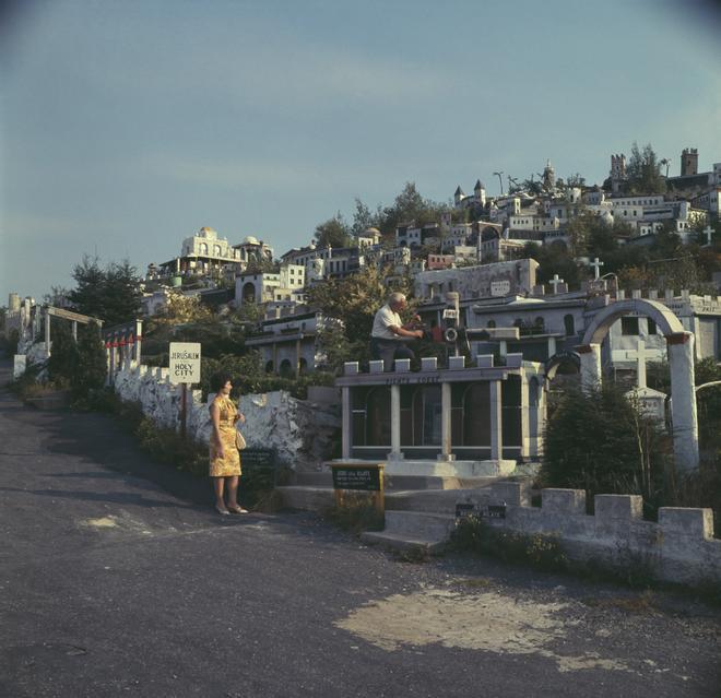 Holly Land, Estados Unidos, Copias fantasmas de lugares reales