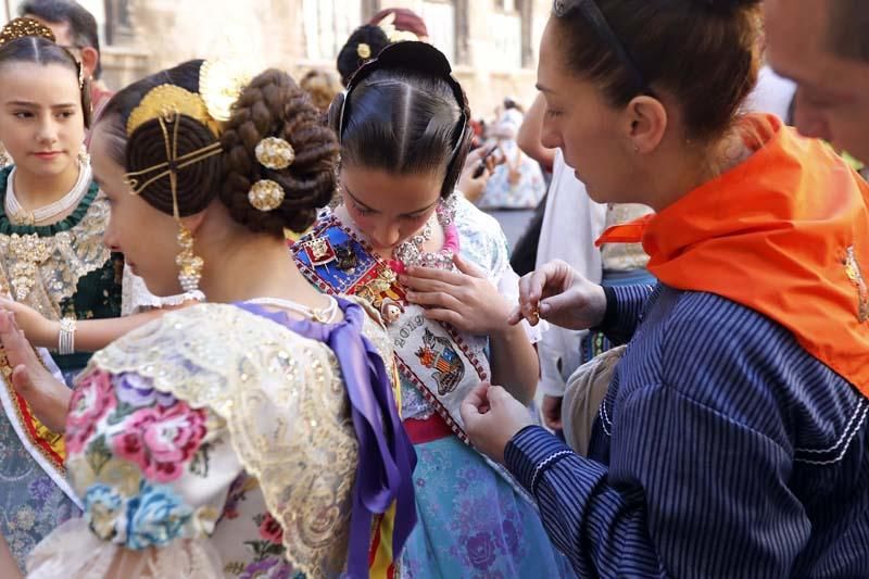 La Diputació de València recibe a las comisiones falleras