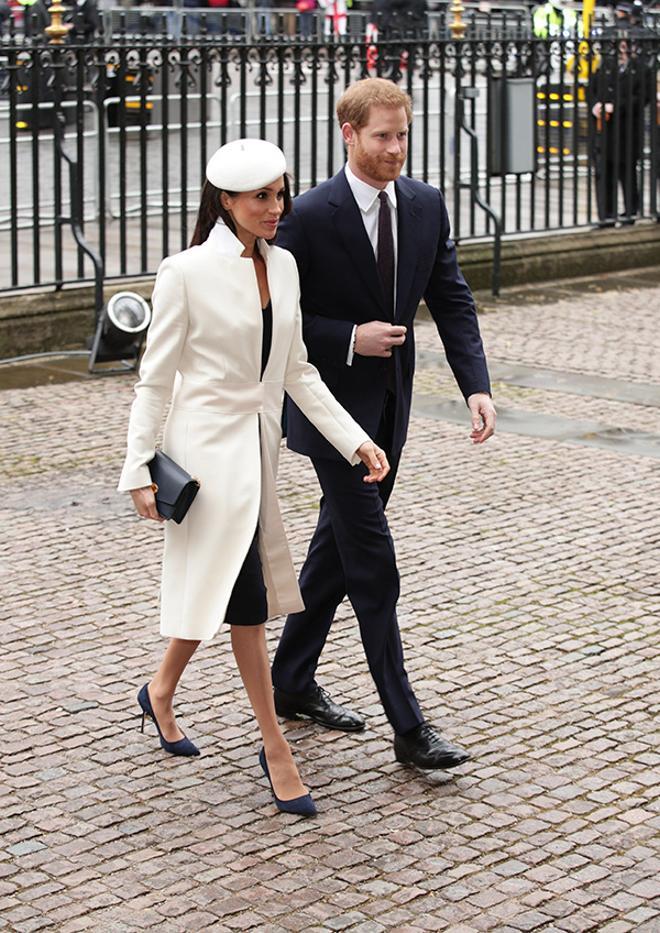 De blanco, Meghan Markle en el primer acto oficial junto a la Reina Isabel II